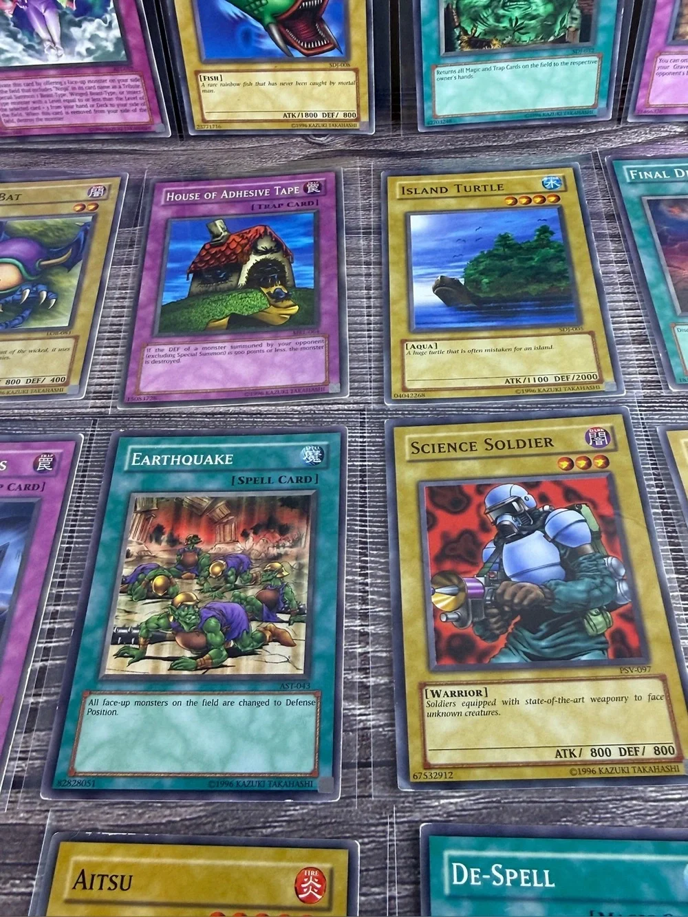 Yu-Gi-Oh! Lot of 20 Vintage Cards • Mixed Monsters/Spells/Traps